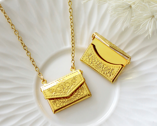 24 Karats Daisy Envelope Locket Necklace